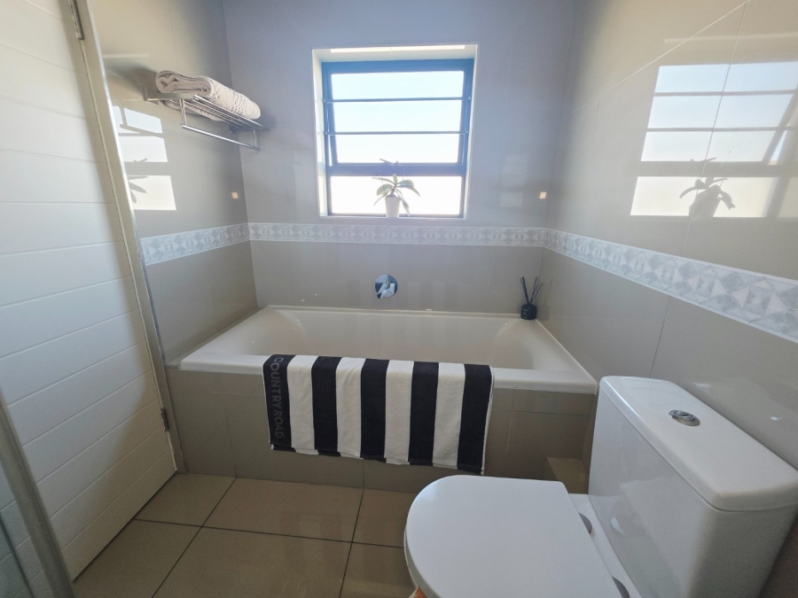 3 Bedroom Property for Sale in Parklands North Western Cape